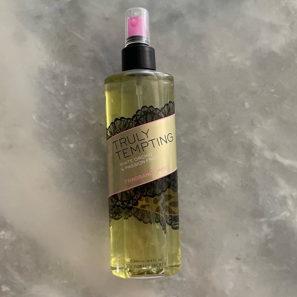 Victoria's Secret TRULY TEMPTING White Orchid Passion Fruit Mist